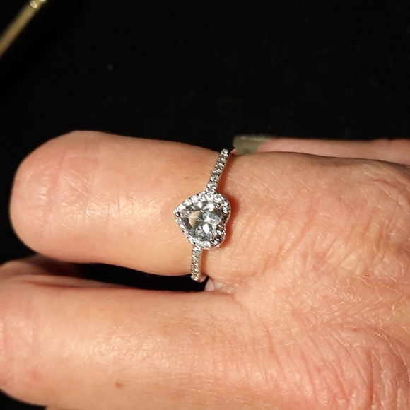 Heart Shape Engagement Ring - Picture 4 of 5